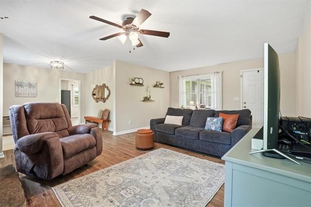 271 Deidra Drive SE, Mableton, GA 30126