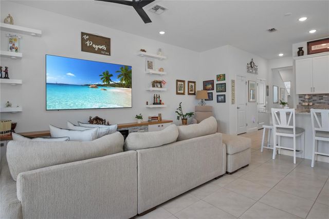 646 KIMBER, Debary, FL 32713