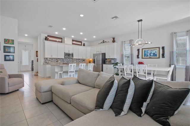 646 KIMBER, Debary, FL 32713