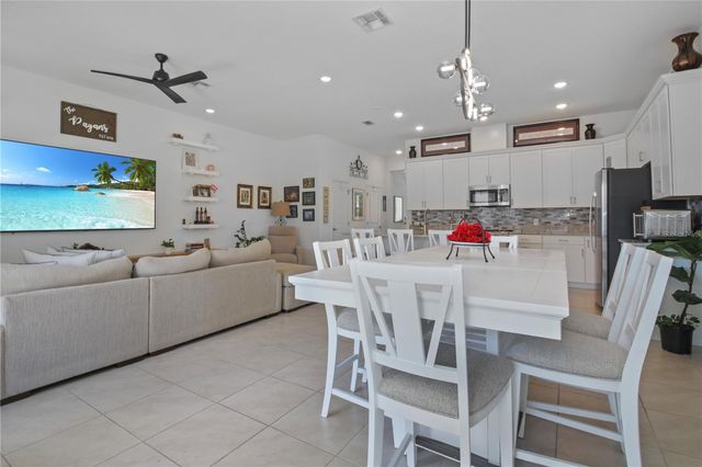 646 KIMBER, Debary, FL 32713