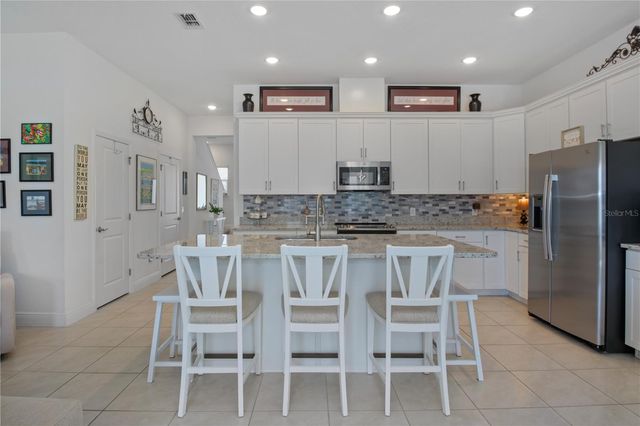 646 KIMBER, Debary, FL 32713