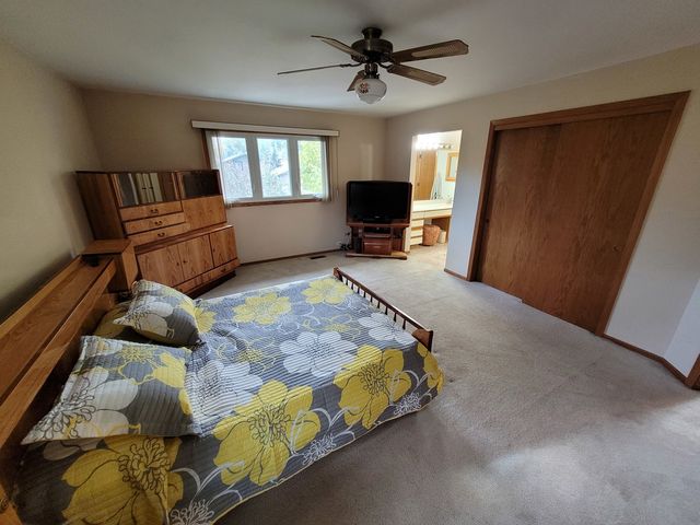 10025 S 87th Avenue, Palos Hills, IL 60465