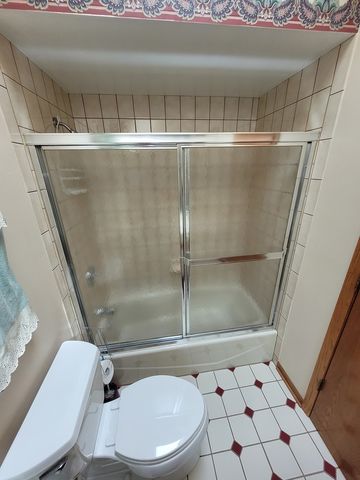 10025 S 87th Avenue, Palos Hills, IL 60465