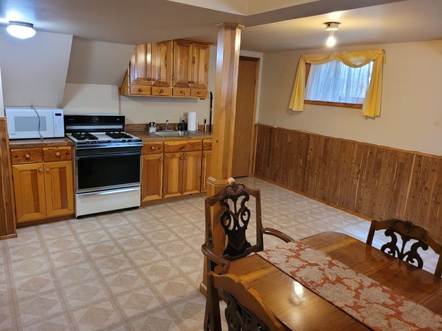 10025 S 87th Avenue, Palos Hills, IL 60465