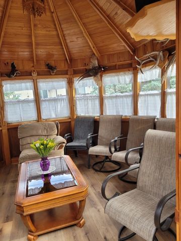 10025 S 87th Avenue, Palos Hills, IL 60465