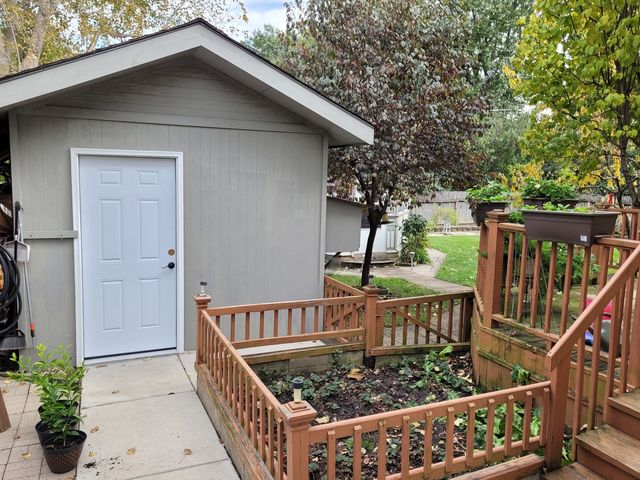 10025 S 87th Avenue, Palos Hills, IL 60465