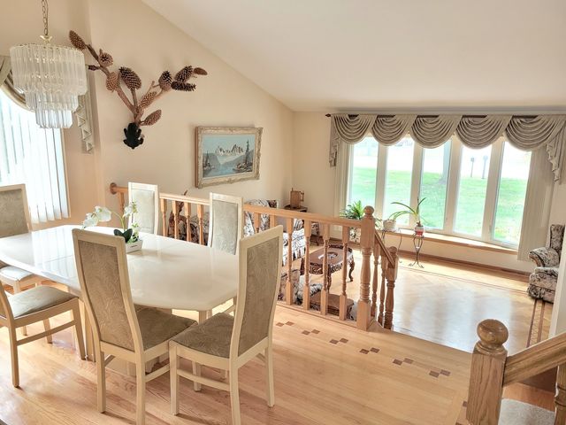 10025 S 87th Avenue, Palos Hills, IL 60465