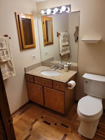 10025 S 87th Avenue, Palos Hills, IL 60465