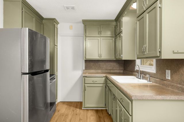 2112 Hawthorne Avenue E, Saint Paul, MN 55119