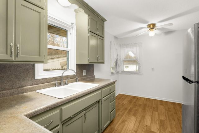 2112 Hawthorne Avenue E, Saint Paul, MN 55119