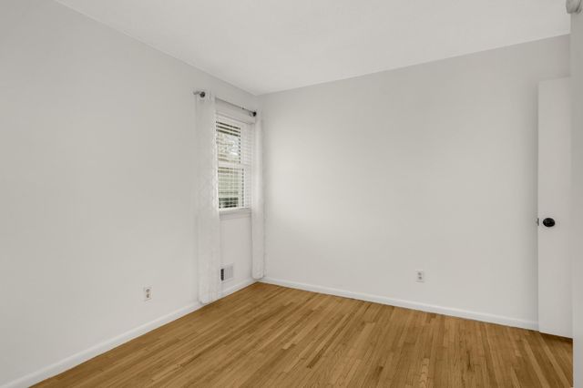 2112 Hawthorne Avenue E, Saint Paul, MN 55119