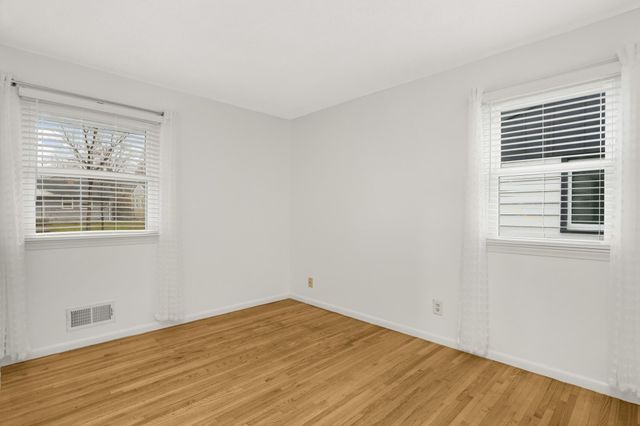 2112 Hawthorne Avenue E, Saint Paul, MN 55119