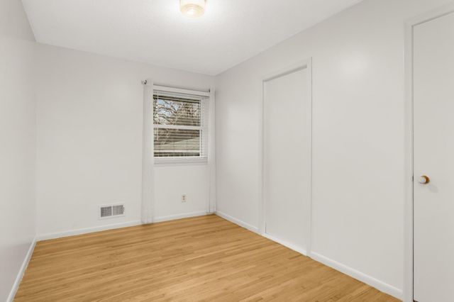 2112 Hawthorne Avenue E, Saint Paul, MN 55119