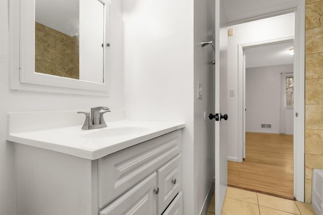 2112 Hawthorne Avenue E, Saint Paul, MN 55119