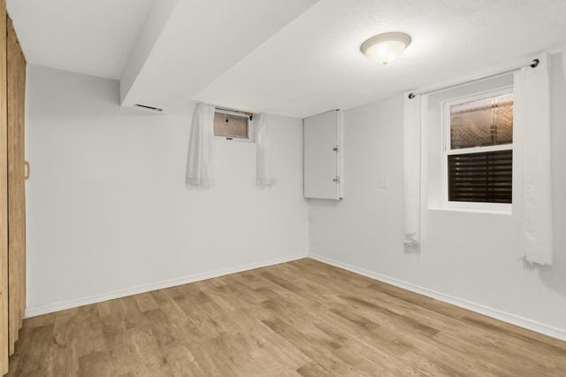 2112 Hawthorne Avenue E, Saint Paul, MN 55119