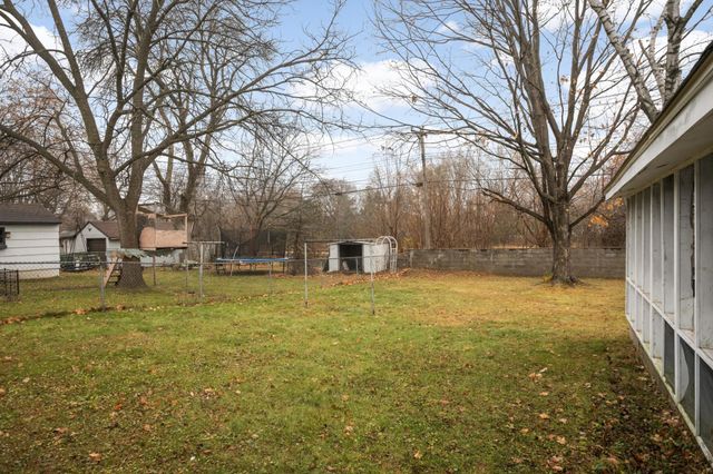 2112 Hawthorne Avenue E, Saint Paul, MN 55119