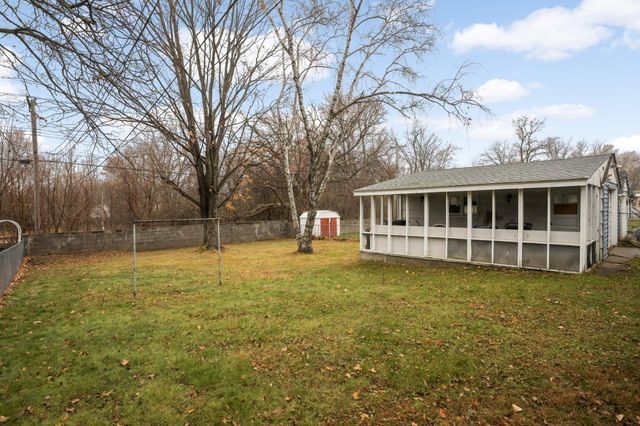 2112 Hawthorne Avenue E, Saint Paul, MN 55119