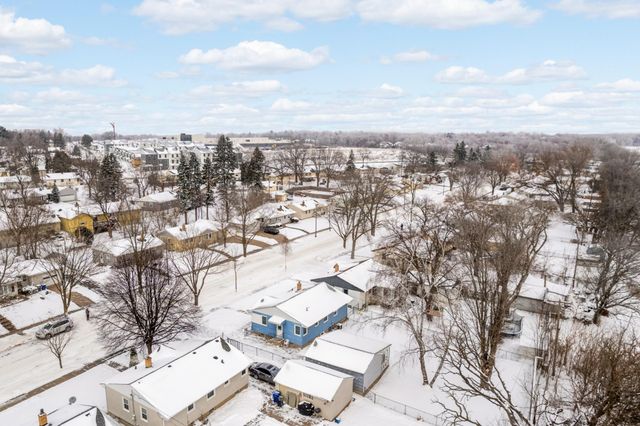 2112 Hawthorne Avenue E, Saint Paul, MN 55119