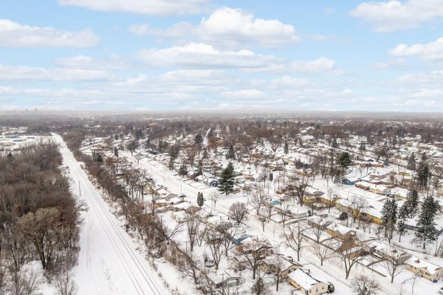 2112 Hawthorne Avenue E, Saint Paul, MN 55119