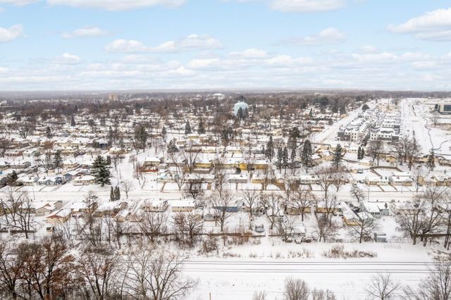 2112 Hawthorne Avenue E, Saint Paul, MN 55119