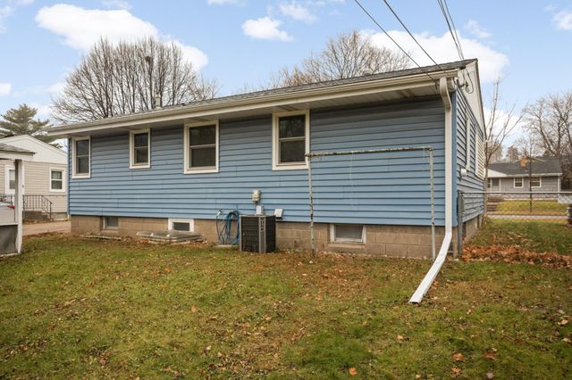 2112 Hawthorne Avenue E, Saint Paul, MN 55119