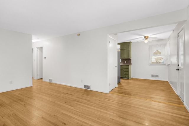 2112 Hawthorne Avenue E, Saint Paul, MN 55119