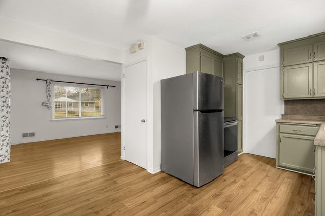 2112 Hawthorne Avenue E, Saint Paul, MN 55119