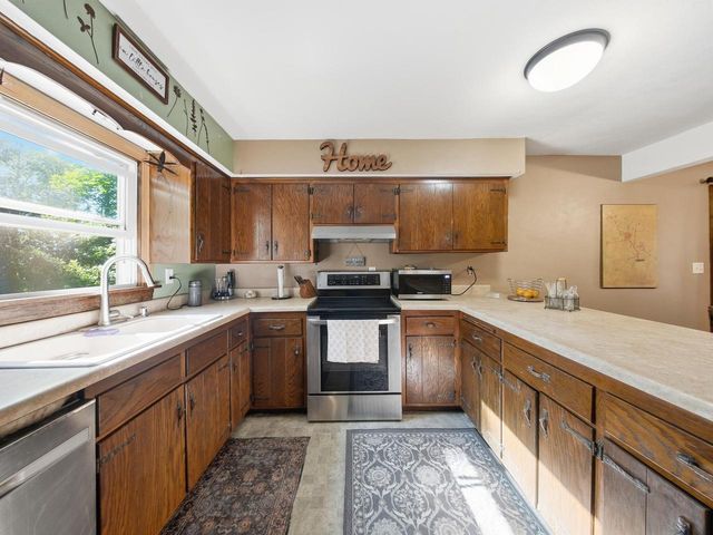 8311 Fox River ROAD, Waterford, WI 53185