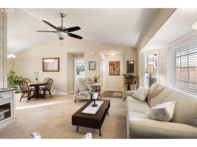 4973 FORSYTHIA St, Springfield, OR 97478