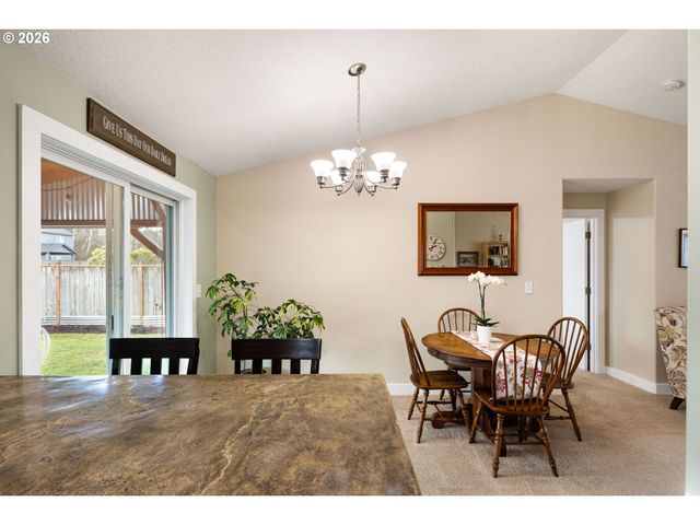 4973 FORSYTHIA St, Springfield, OR 97478