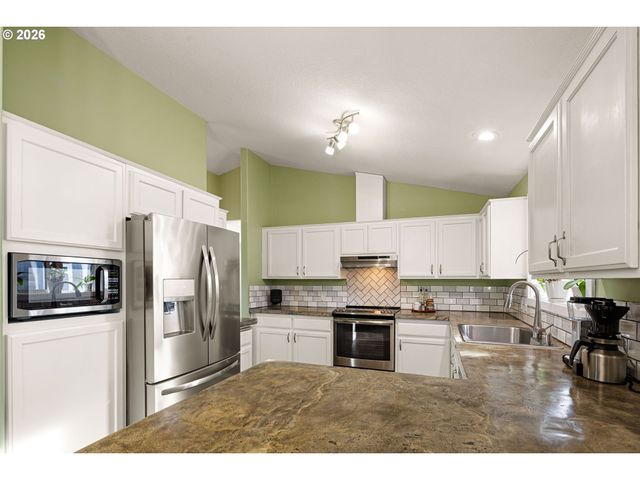 4973 FORSYTHIA St, Springfield, OR 97478