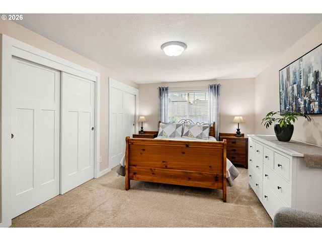 4973 FORSYTHIA St, Springfield, OR 97478