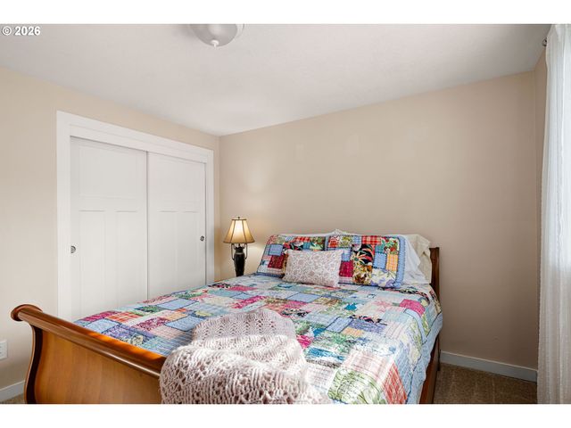 4973 FORSYTHIA St, Springfield, OR 97478