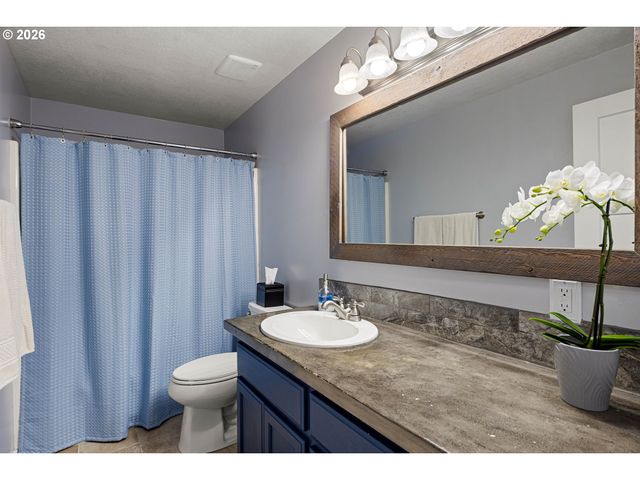 4973 FORSYTHIA St, Springfield, OR 97478