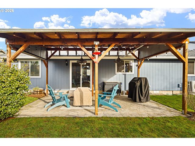 4973 FORSYTHIA St, Springfield, OR 97478