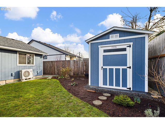 4973 FORSYTHIA St, Springfield, OR 97478