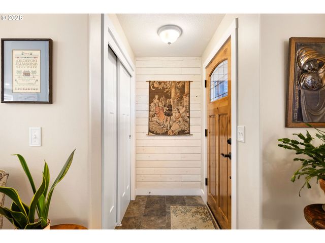 4973 FORSYTHIA St, Springfield, OR 97478