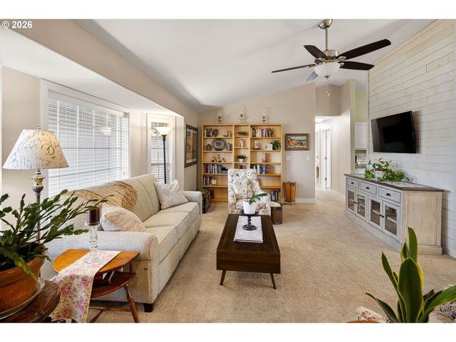 4973 FORSYTHIA St, Springfield, OR 97478