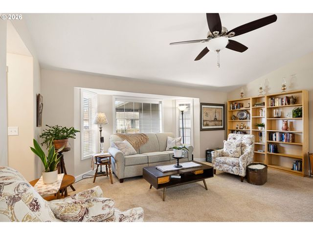 4973 FORSYTHIA St, Springfield, OR 97478