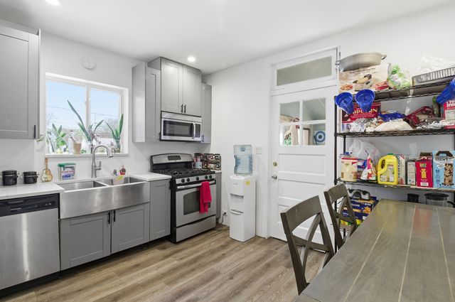 3024 N LONG Avenue, Chicago, IL 60641