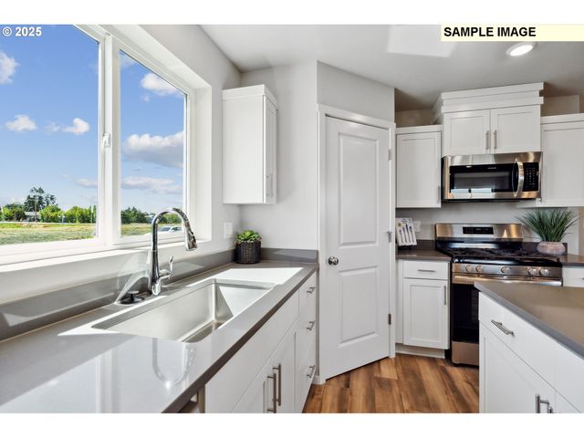 674 Merriott Ln, Woodburn, OR 97071