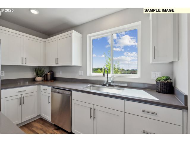 674 Merriott Ln, Woodburn, OR 97071