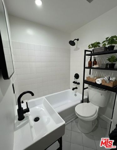 1534 N Mariposa Avenue, Los Angeles, CA 90027