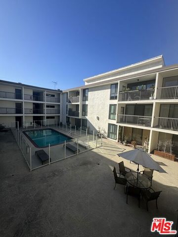 911 N Kings Road 205, West Hollywood, CA 90069