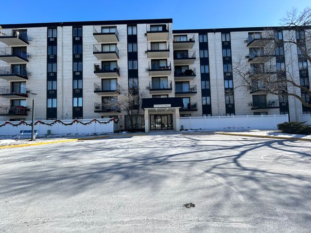 9731 N Fox Glen Drive 5C, Niles, IL 60714