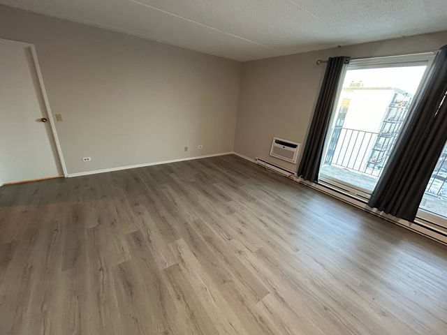 9731 N Fox Glen Drive 5C, Niles, IL 60714