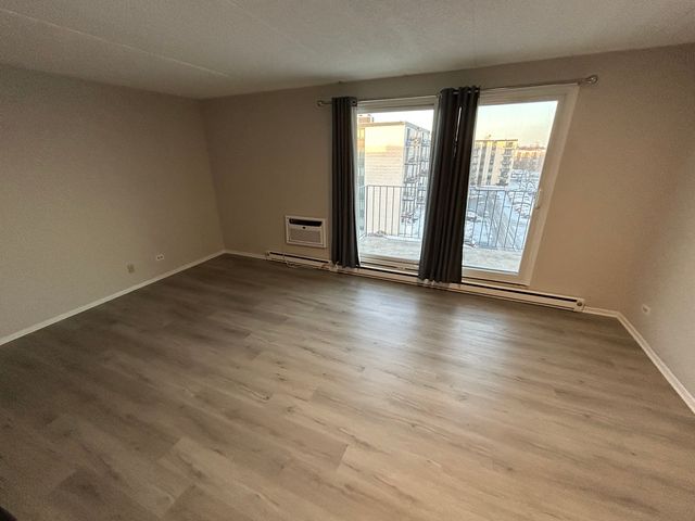 9731 N Fox Glen Drive 5C, Niles, IL 60714