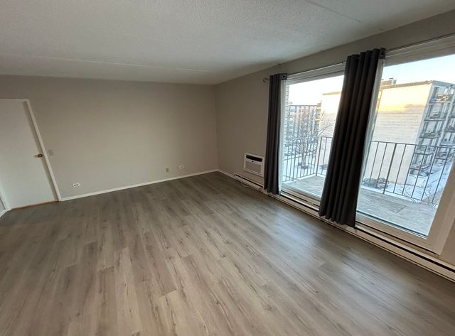 9731 N Fox Glen Drive 5C, Niles, IL 60714