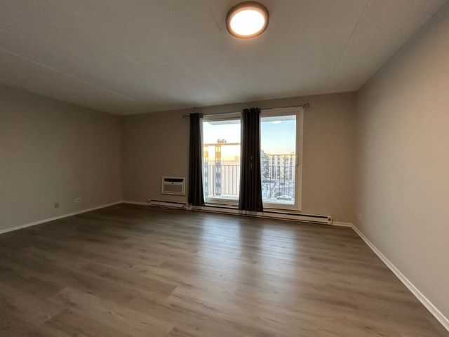 9731 N Fox Glen Drive 5C, Niles, IL 60714