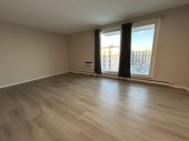 9731 N Fox Glen Drive 5C, Niles, IL 60714